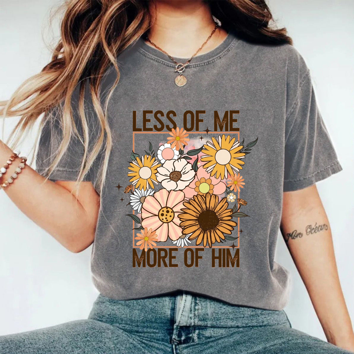 Washed and used T-shirt with printed T-shirt