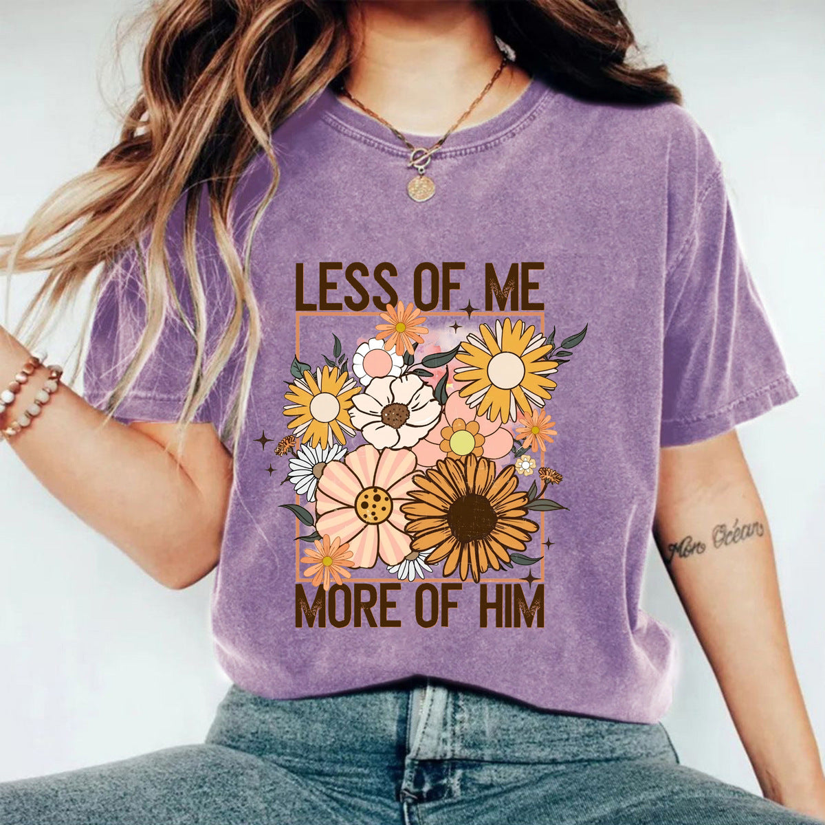 Washed and used T-shirt with printed T-shirt