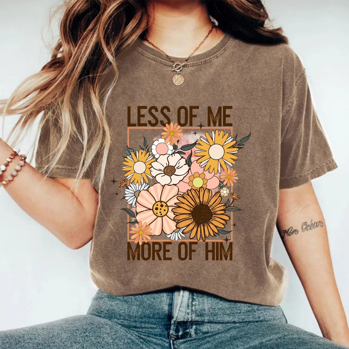 Washed and used T-shirt with printed T-shirt